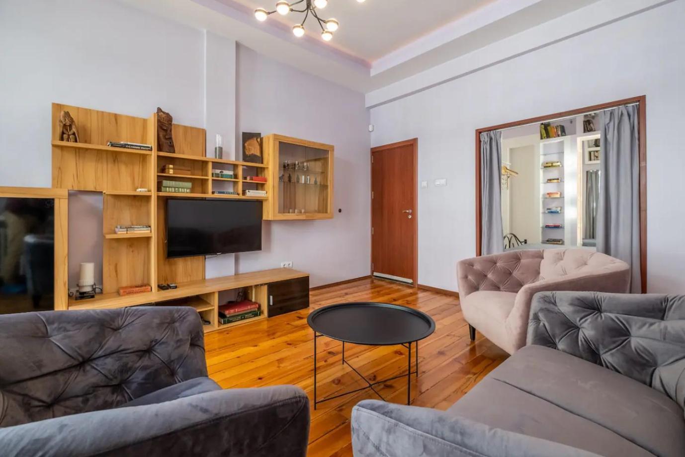 Charming 2Bdr Apartment In Historic Center With Parking ソフィア エクステリア 写真