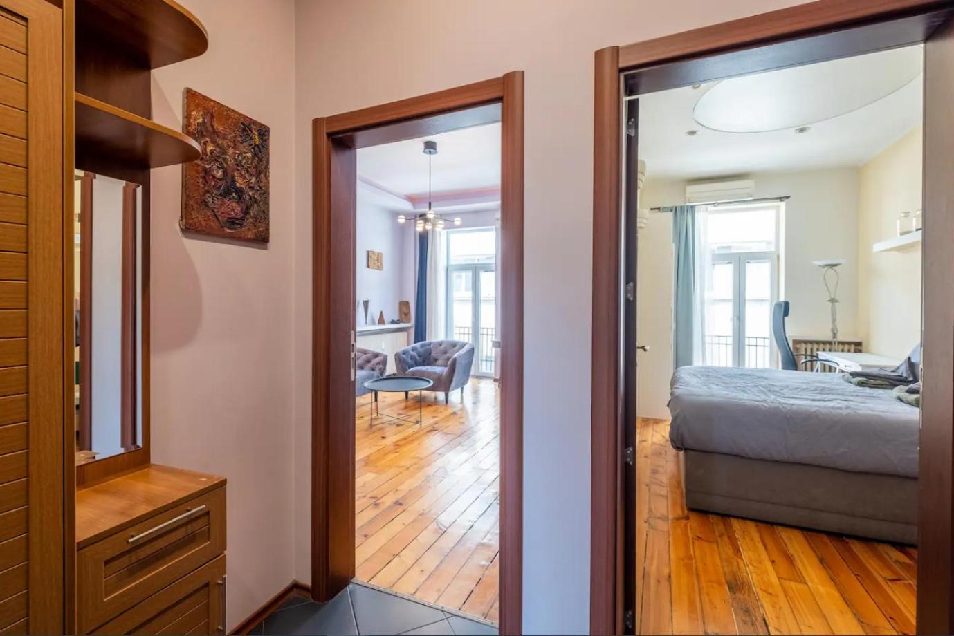 Charming 2Bdr Apartment In Historic Center With Parking ソフィア エクステリア 写真